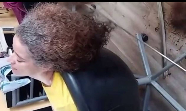 Κούρεμα με… κατάνα (vid)