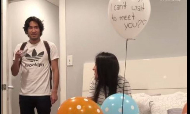 Πώς αντιδρά όταν μαθαίνει πως θα γίνει πατέρας; (vid)