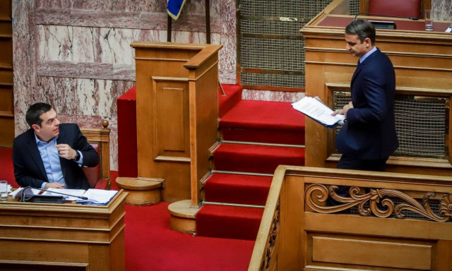 Προεκλογική σύγκρουση Τσίπρα - Μητσοτάκη - Πλησιάζουν οι κάλπες (vids)