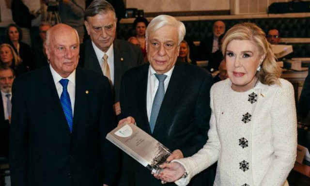 Ο Π. Παυλόπουλος και η Μ. Βαρδινογιάννη στην παρουσίαση της Ελληνιστικής Αλεξάνδρειας