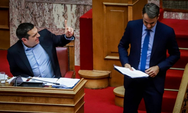 «Πόλεμος» ανακοινώσεων Μαξίμου - ΝΔ μετά τις τροπολογίες για το Σύνταγμα των Σκοπίων