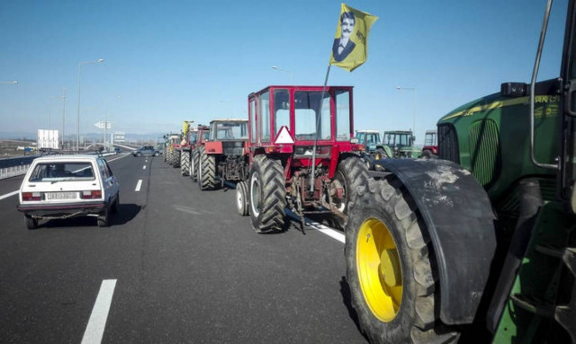 Ανοίγουν τα μπλόκα οι αγρότες – Δίνουν ραντεβού τέλος Ιανουαρίου