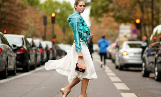 Δέκα φρέσκοι τρόποι για να φορέσεις το βολάν με τον νέο χρόνο