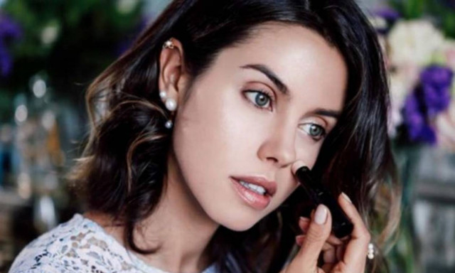 Πέντε τρικς για το concealer σου που θα σου αλλάξουν τη ζωή