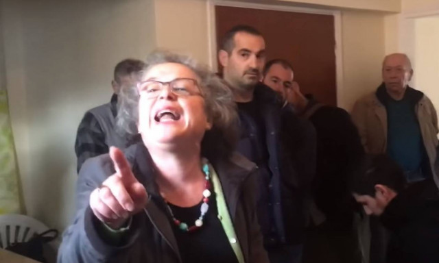 Τα «άκουσε» βουλευτής του ΣΥΡΙΖΑ: «Είστε προδότες! Τον λαό τον ρωτήσατε για τη Μακεδονία;» (vids)