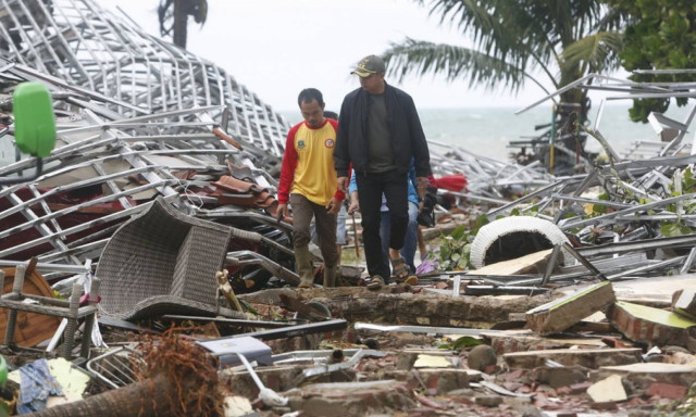 Ινδονησία: 222 νεκροί, καταστροφή και θρήνος – Φόβοι για νέο φονικό τσουνάμι