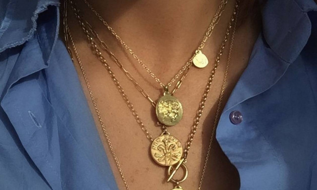 Κάνε layering στα κολιέ σου: Η νέα μόδα που έγινε λατρεία