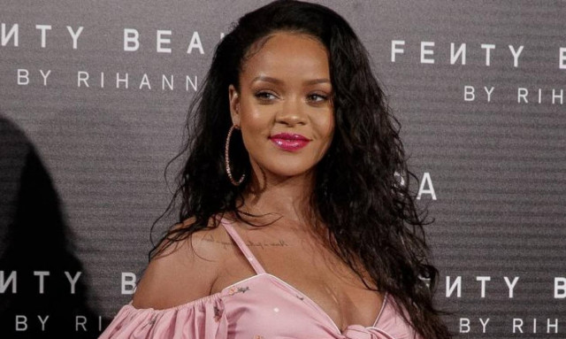 H Rihanna χορεύει και το instagram παίρνει... φωτιά!