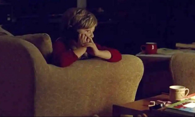 Πεντάχρονος καλεί την Αστυνομία για να βρει τη μαμά του στον Παράδεισο και το διαδίκτυο καταρρέει