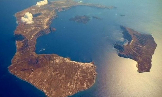 «Βόμβα» Παπαδόπουλου: Σοβαρός κίνδυνος από το ηφαίστειο της Σαντορίνης