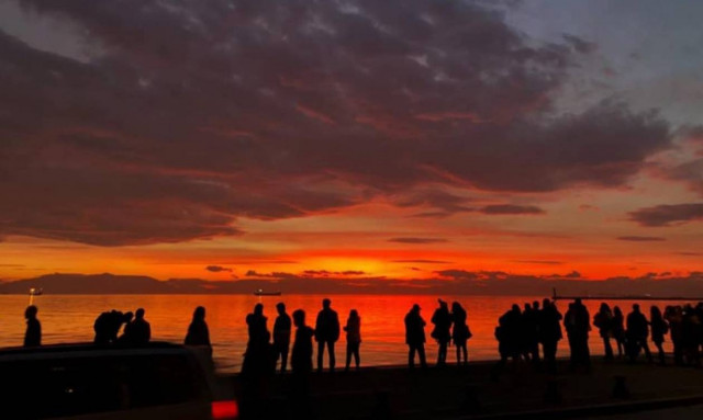 Το φλογερό ηλιοβασίλεμα που «έκλεψε» τις καρδιές των Θεσσαλονικιών (pics)