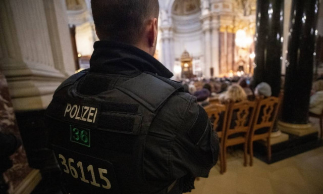 Συναγερμός στη Γερμανία: Βρήκαν σημαία του Ισλαμικού Κράτους κοντά σε σιδηροδρομική γραμμή