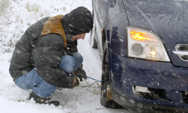 Καιρός ΤΩΡΑ: Δείτε σε ποια σημεία απαιτούνται αντιολισθητικές αλυσίδες