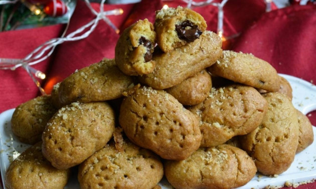 Η συνταγή της ημέρας: Μελομακάρονα με γέμιση σοκολάτα