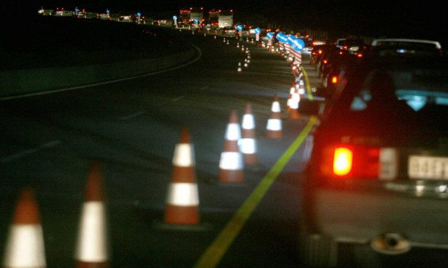 «Γολγοθάς» η επιστροφή των εκδρομέων - Ουρές χιλιομέτρων στην Εθνική Οδό