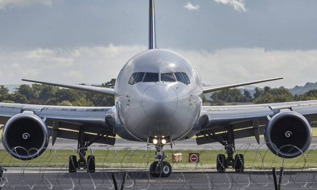 Απίστευτος μπαμπάς! Δείτε τι έκανε για να περάσει Χριστούγεννα με την αεροσυνοδό κόρη του