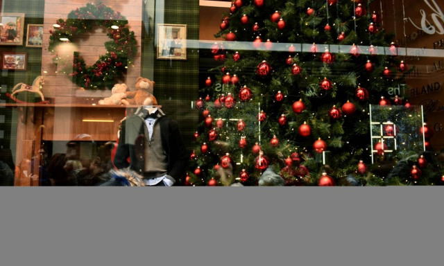 Greek commerce optimistic over shopping trends in holiday season