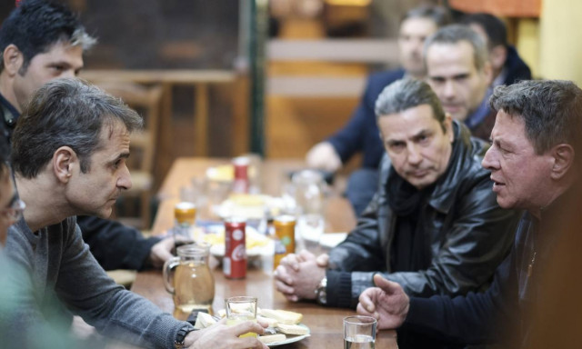 Ο Κυριάκος Μητσοτάκης στα κακόφημα στέκια της Αθήνας (pics+vid)