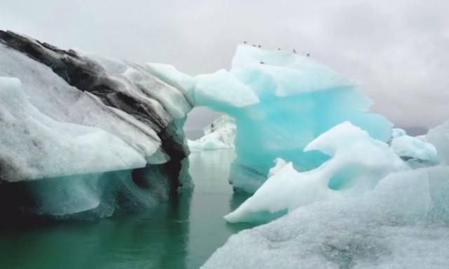 Όταν ένα drone έπεσε σε… μαγευτικό παγόβουνο (vid)