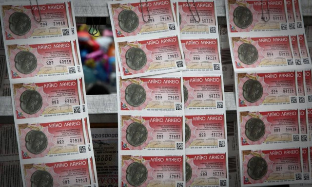 Χριστουγεννιάτικο Λαϊκό Λαχείο 2018: Αυτός είναι ο τυχερός αριθμός που κερδίζει τα 2 εκατ. ευρώ