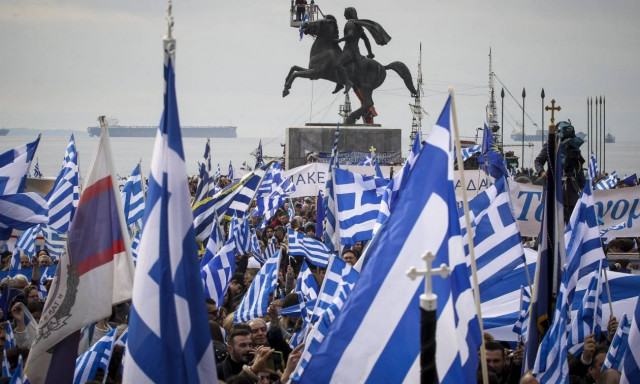 Μαζικές αγωγές κατά Τσίπρα - Κοτζιά για τη συμφωνία των Σκοπίων