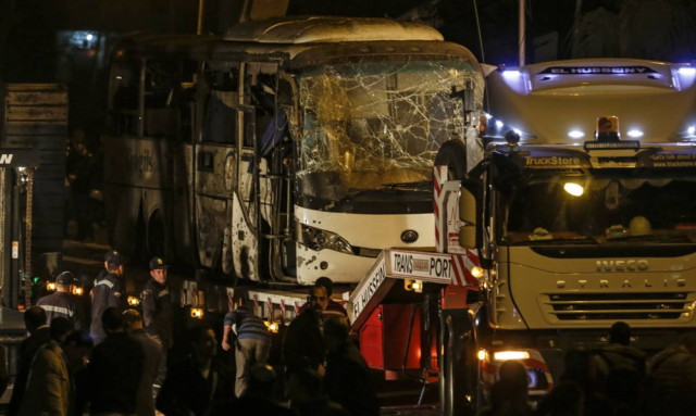 Egypt police 'kill 40 militants' in raids after tourist bus blast