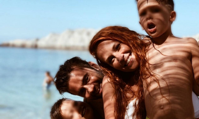 Δείτε πώς αποχαιρετούν οι Έλληνες celebrities το 2018 (pics)