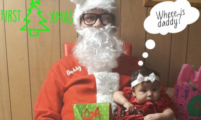 Μπαμπάδες ντύθηκαν Άγιοι Βασίληδες για χάρη των παιδιών τους - Δείτε φωτογραφίες (pics)