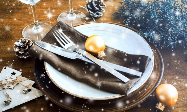 Σκορπίστε στο πρωτοχρονιάτικο τραπέζι σας μπάλες από χαρτόνι!