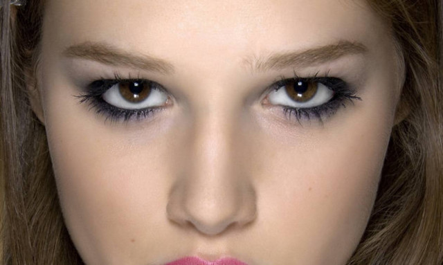 Αυτά είναι τα πιο σταθερά μεικάπ που θα μείνουν στη θέση τους όλη τη βραδιά του ρεβεγιόν