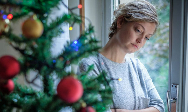 «Κατάθλιψη» των εορτών: Είναι επικίνδυνη για την ψυχική μας υγεία;