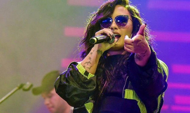 Η τραγουδίστρια σφράγισε τη νέα της σχέση με ένα φιλί στο Instagram