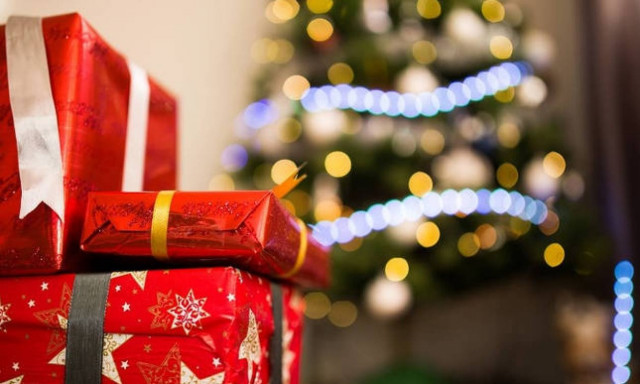 Παραμονή Πρωτοχρονιάς - Ωράριο καταστημάτων - σούπερ μάρκετ: Τι ώρα κλείνουν σήμερα (31/12)