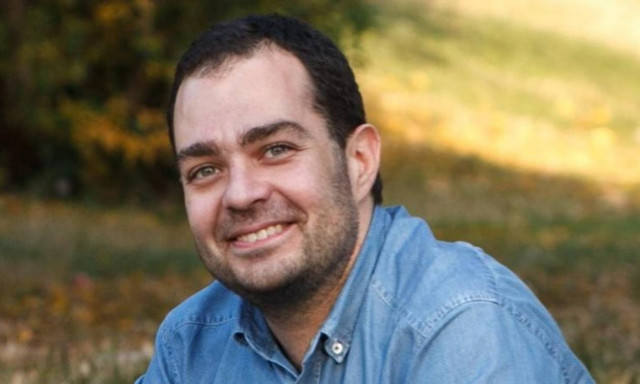 Φέτος ο Άγιος Βασίλης φοράει κίτρινο γιλέκο