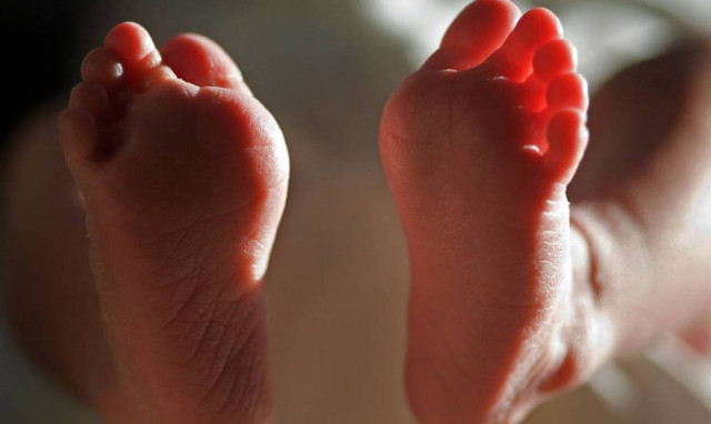 Απίστευτο: Γεννήθηκε μωρό γίγαντας – Δείτε πόσο ζυγίζει (pics+vid)