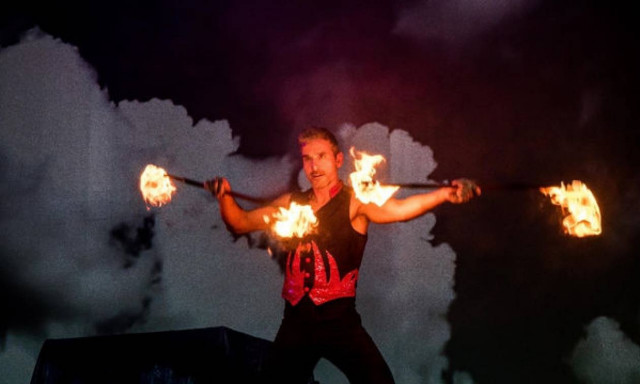 Christmas Fantasy Fun Park and Theater: Magic show «Οι Τρεις Μάγοι με τα Κόλπα»