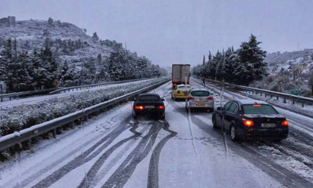 Καιρός: Απαγόρευση κυκλοφορίας φορτηγών στην Εγνατία οδό από τα Γρεβενά έως την Κοζάνη