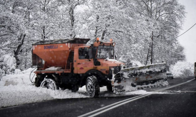 Snowfall and below zero temperatures in most parts of Greece