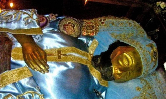 Το Θαύμα με την αλλαγή των αμφίων του Αγίου Ιωάννη του Ρώσου