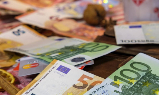 Κατώτατος μισθός: Πόσο και πότε αυξάνεται – Ποιοι θα είναι οι κερδισμένοι