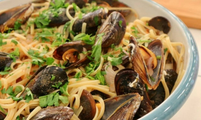 Η συνταγή της ημέρας: Λιγκουίνι με μύδια σε σάλτσα ντομάτας