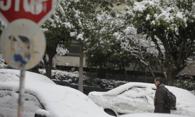 Καιρός Αθήνα: Δείτε πού χιονίζει ΤΩΡΑ στην Αττική