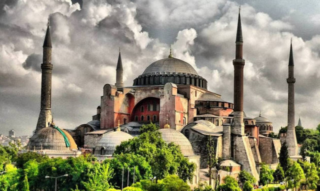 Τουρκία: Χορεύτρια «βεβήλωσε» την Αγιά Σοφιά - Δείτε το βίντεο που ξεσήκωσε θύελλα αντιδράσεων