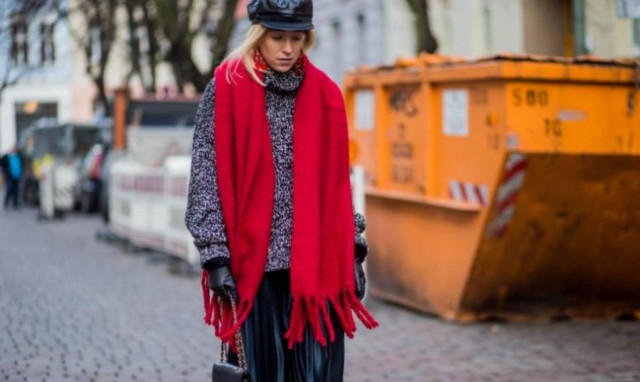 Είκοσι επτά ιδέες για να φορέσεις το χοντρό κασκόλ σου με στιλ μέσα στο καταχείμωνο