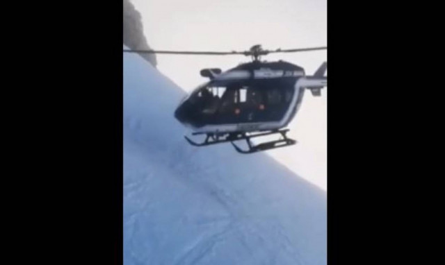 Κόβει την ανάσα! Εντυπωσιακή διάσωση σκιέρ στις Άλπεις (vid)