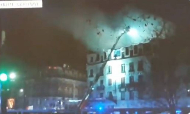 «Κόλαση» φωτιάς στη Γαλλία: Πολυκατοικία τυλίχθηκε στις φλόγες – Δεκάδες οι τραυματίες (Pics+Vid)