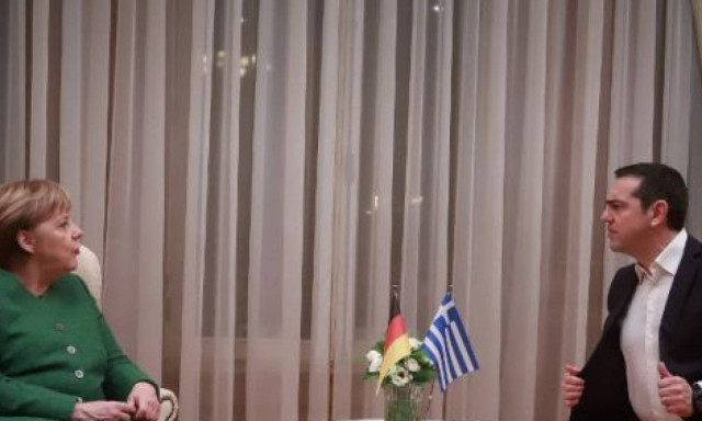 Η φωτογραφία από τη συνάντηση Τσίπρα – Μέρκελ που διέλυσε το Ίντερνετ
