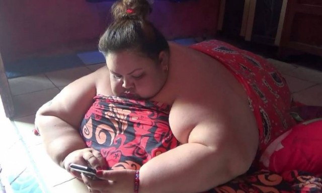 Η πιο παχύσαρκη γυναίκα της Ινδονησίας (vid)