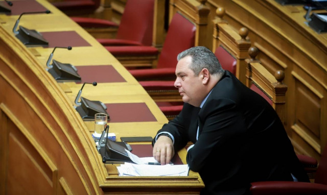 Έμεινε μόνος του ο Καμμένος – Τον «κρέμασαν» και οι βουλευτές του