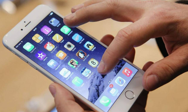 Σάλος: Ο Μπέζος έστειλε φωτογραφία με τα γεννητικά του όργανα